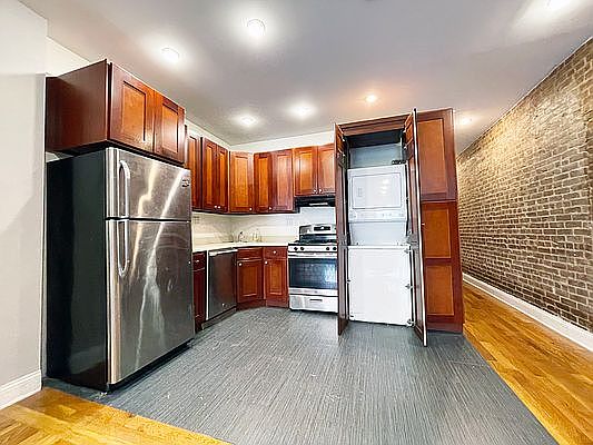 3rd image of 3610 Broadway APT 3S