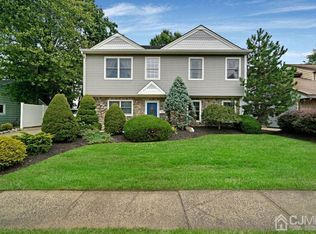 11 Kenmore Rd, Edison, NJ 08817