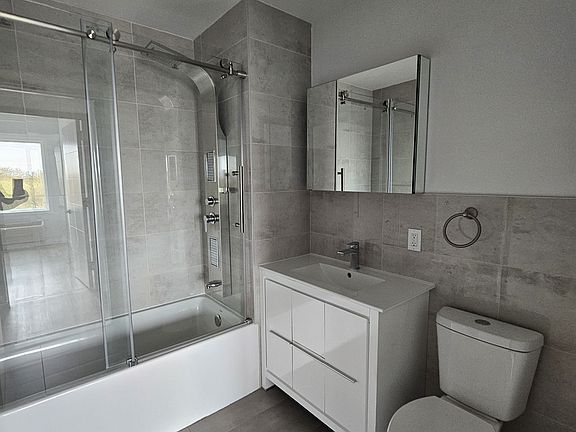 4th image of 2733 E 12th St #6F