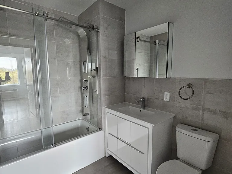 2735 E 12th St #6F — Photo 4