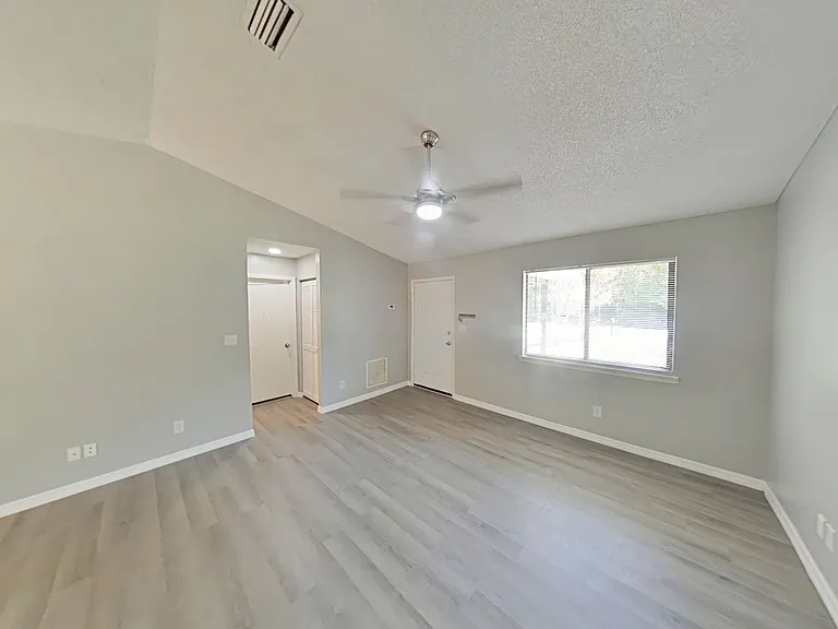 6440 NW 66th Ct — Photo 4