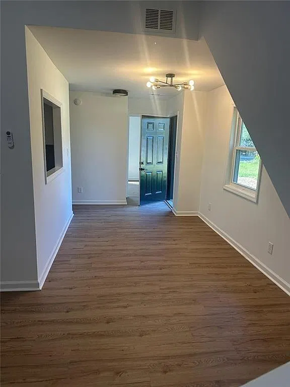 2 bed, 2.5 bath, 2012 sqft, $1,899 — Photo 3