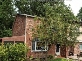 12 Saint Charles Pl, Charleston, WV 25314