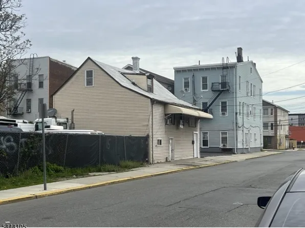 124 South St, Passaic City, NJ 07055