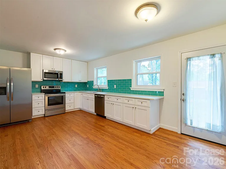 5646 Oak Dr — Photo 9
