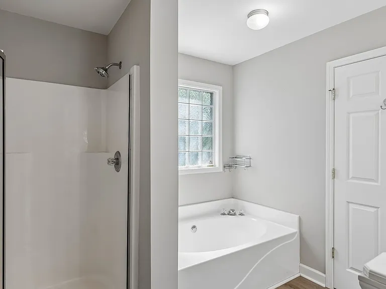2601 Danbury Cir — Photo 22