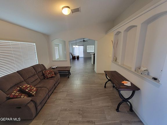 3rd image of 13611 Everingham St