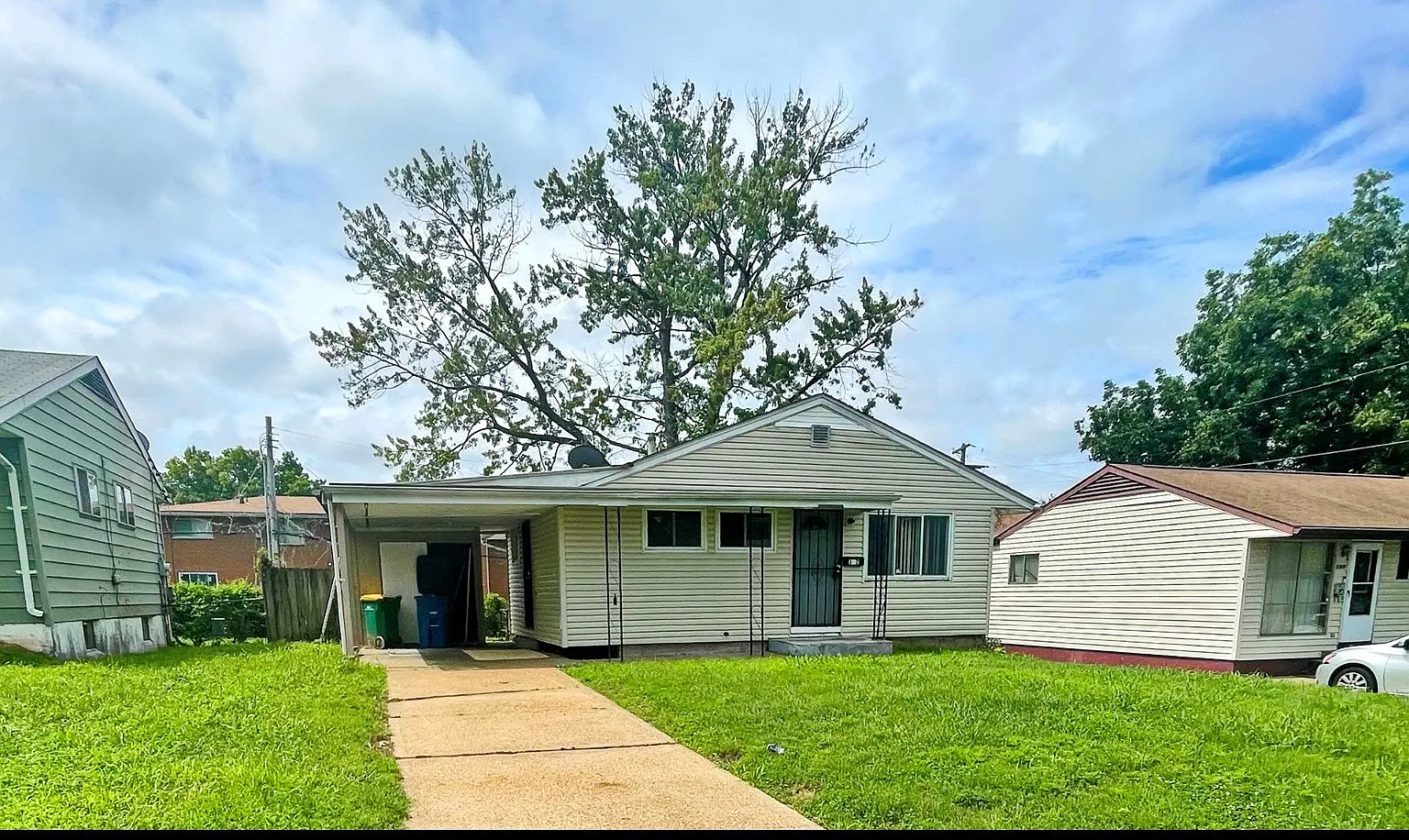 3 bed, 873 sqft, $1,199 — Photo 1
