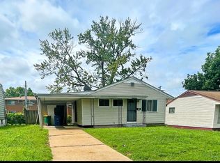 152 Perthshire Rd, Saint Louis, MO 63137