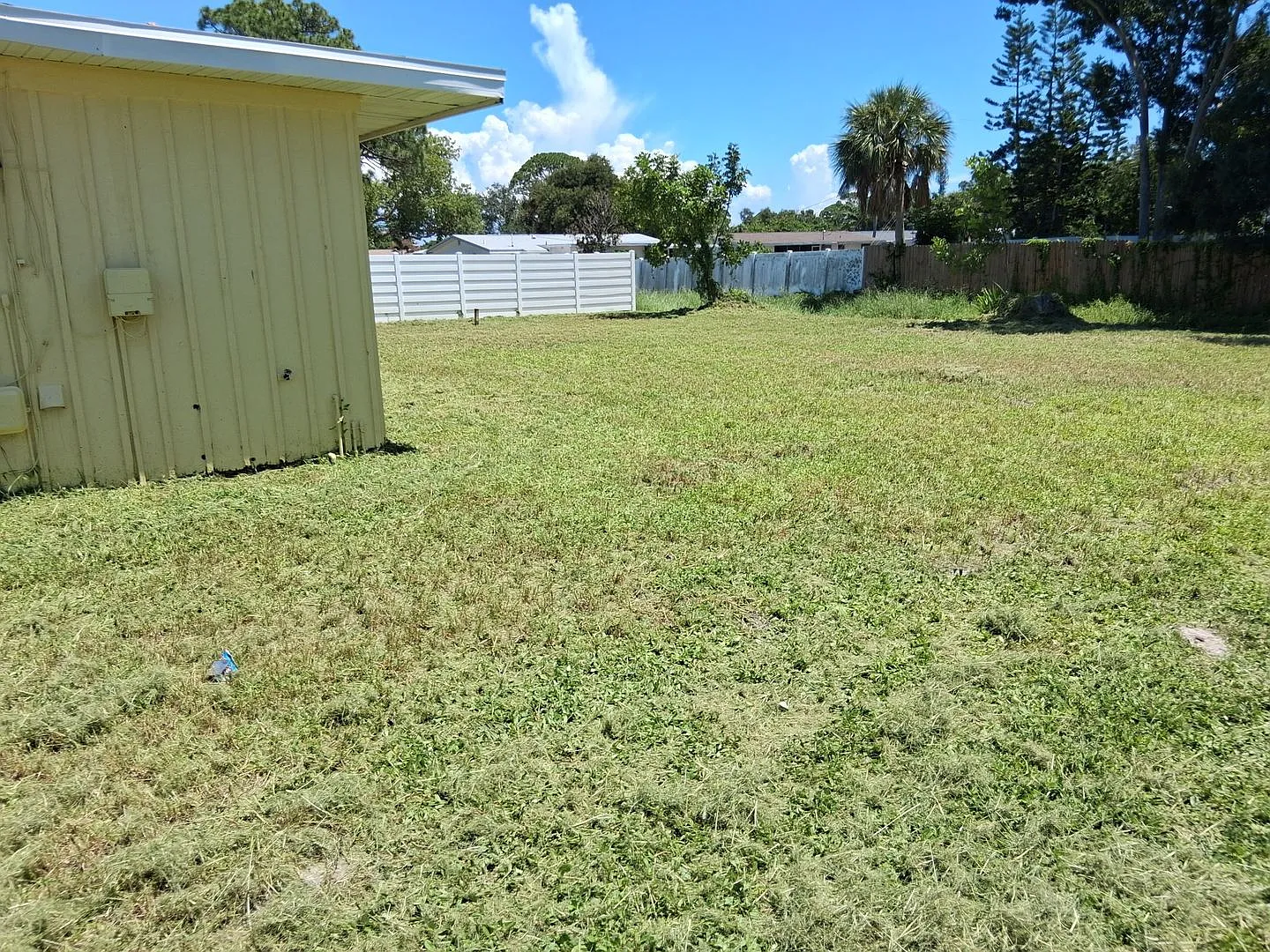 Welcome to 2154 Inner Cass, your ideal 2/1 home in Sarasota — Photo 2
