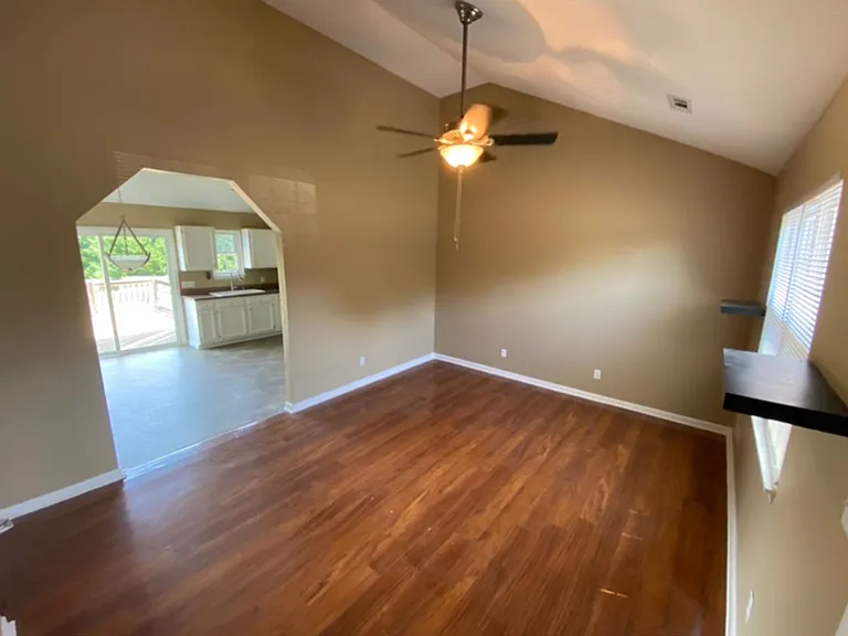 597 Jefferson Manor Dr — Photo 2