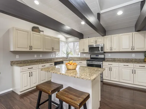 5130 South 116th STREET, Hales Corners, WI 53130