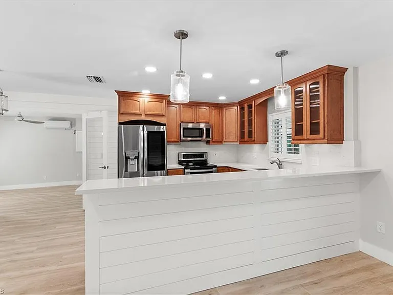 54 Liberty Ln — Photo 10