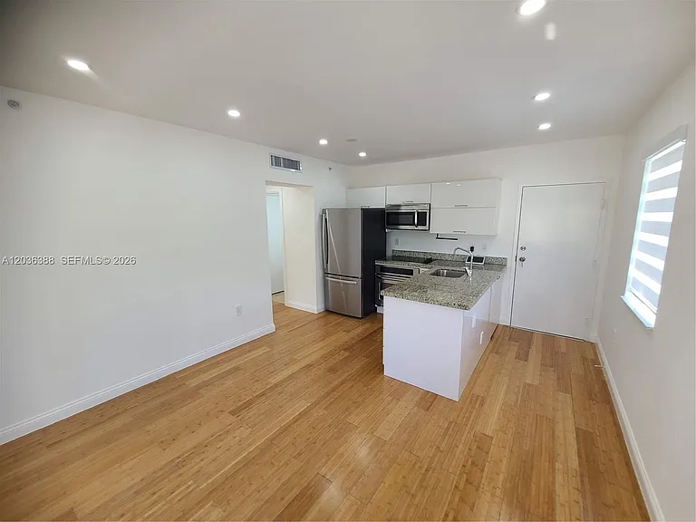 825 Michigan Ave #3 — Photo 18