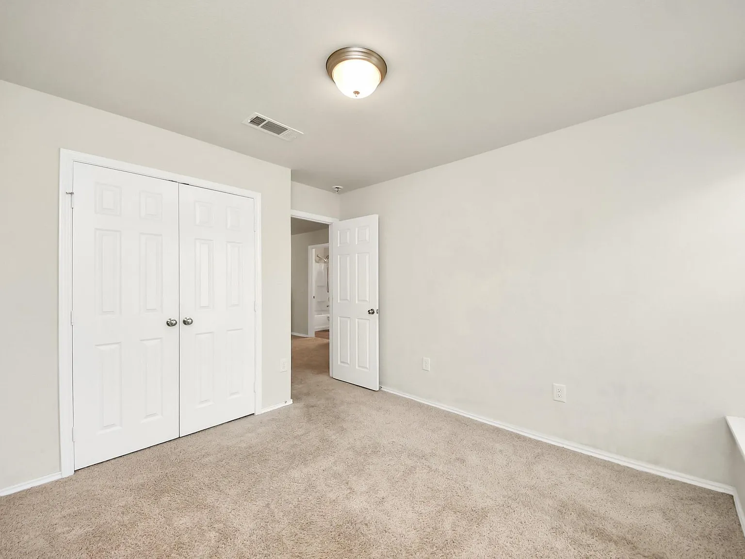 3 bed, 2.5 bath, 1970 sqft, $2,000 — Photo 4