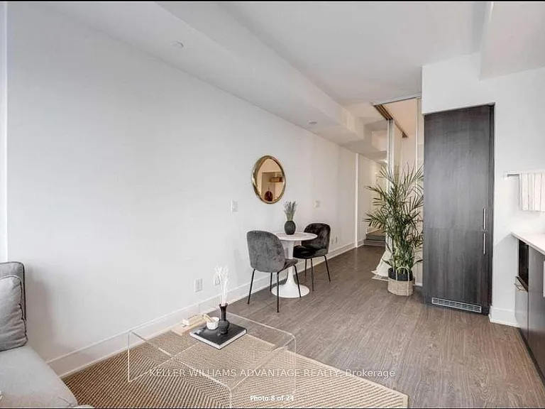 508 Wellington St W #505 — Photo 9