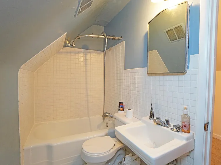 2374 Fairview Ave #2 — Photo 8