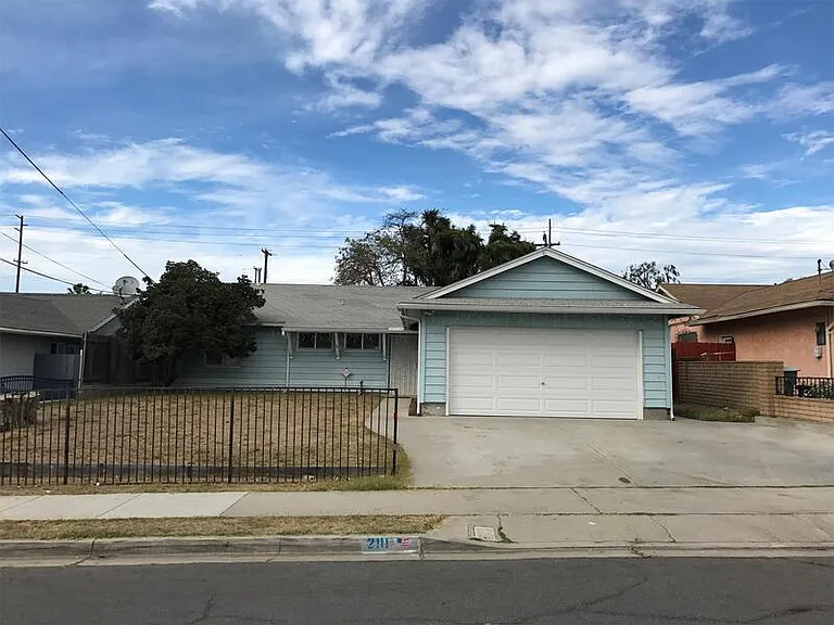 2111 Melrose St — Photo 1