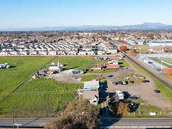 3rd image of 671 Bellevue Avenue