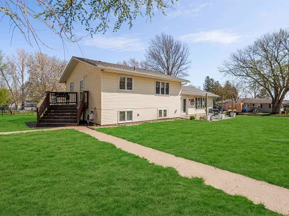 206 E Busker St, Schaller, IA 51053