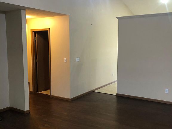4th image of 107 Brookside Glen Dr
