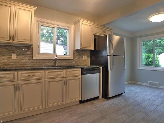 3rd image of 1316 S Belvoir Blvd