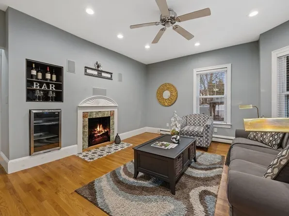 3 Southwick St, Dorchester, MA 02122