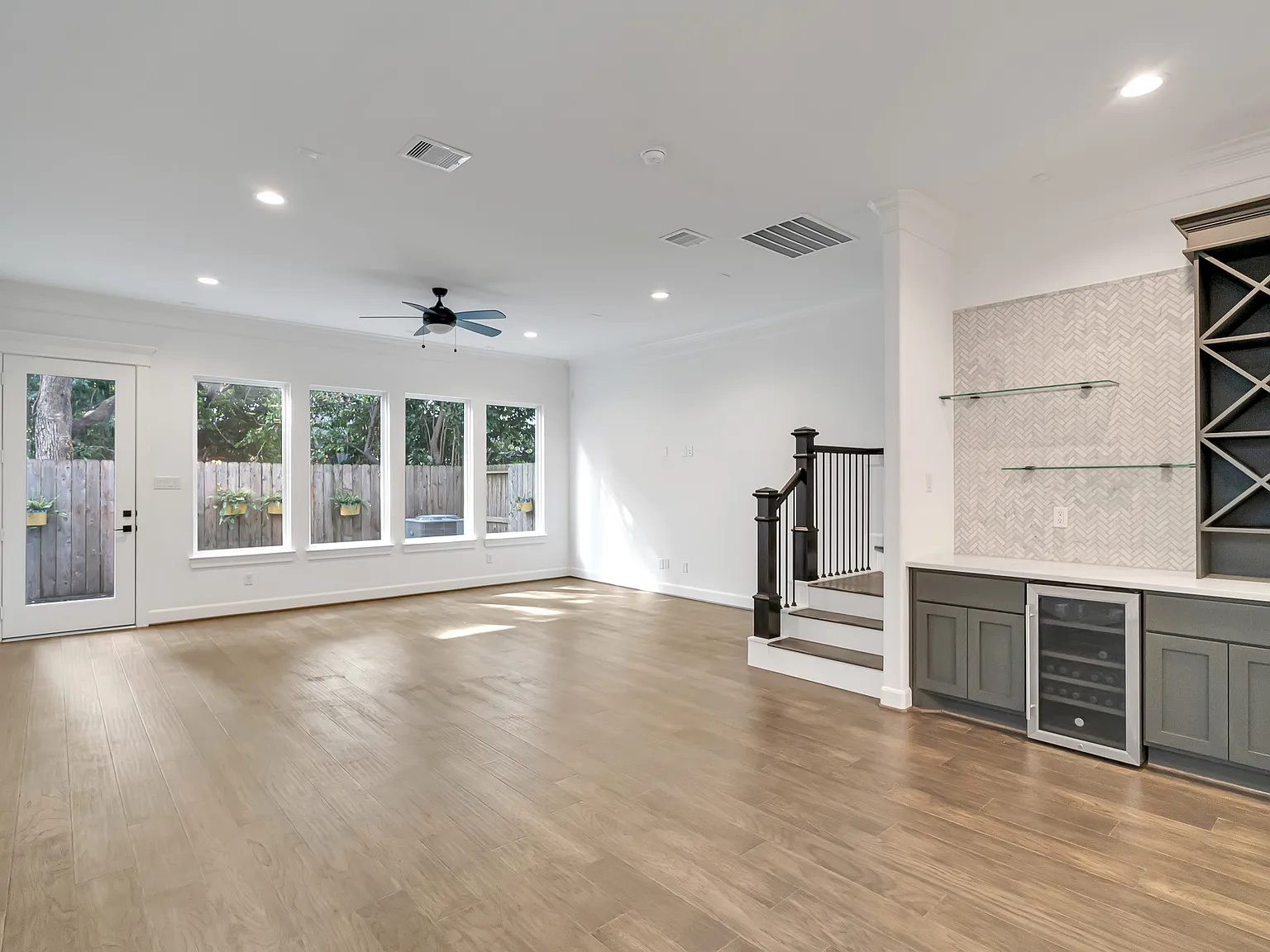 3 bed, 2.5 bath, 2476 sqft, $4,800 — Photo 3