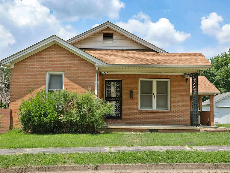 129 Fonville St — Photo 4