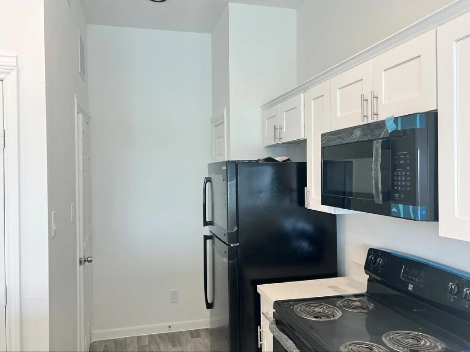 Studio, 395 sqft, $849 — Photo 4