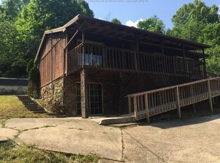 829 Black Lick Run Rd, Winfield, WV 25213