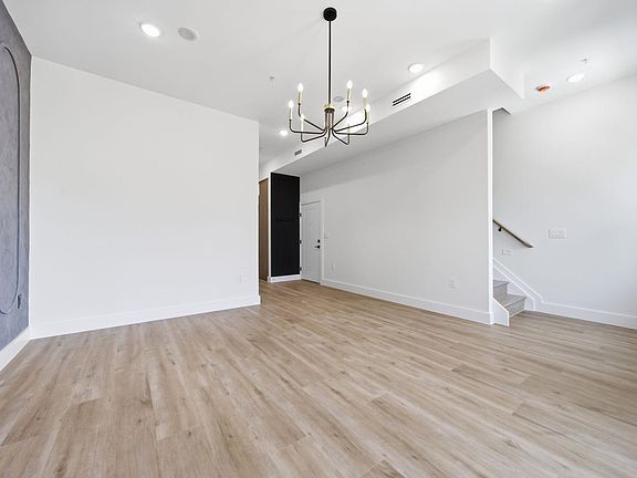 4th image of 892 Summit Ave Floor 3