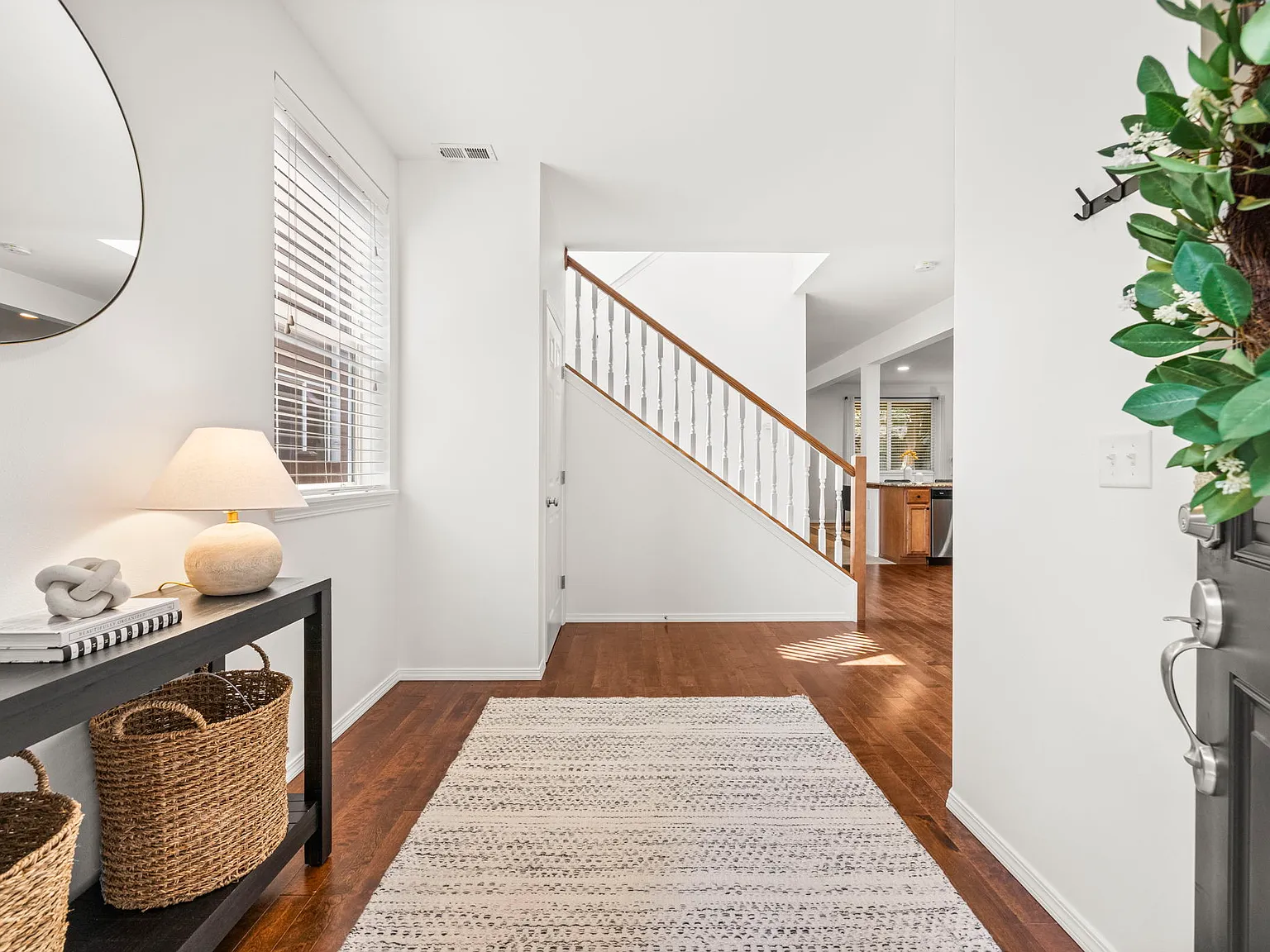 4 bed, 2.5 bath, 2056 sqft, $3,900 — Photo 3