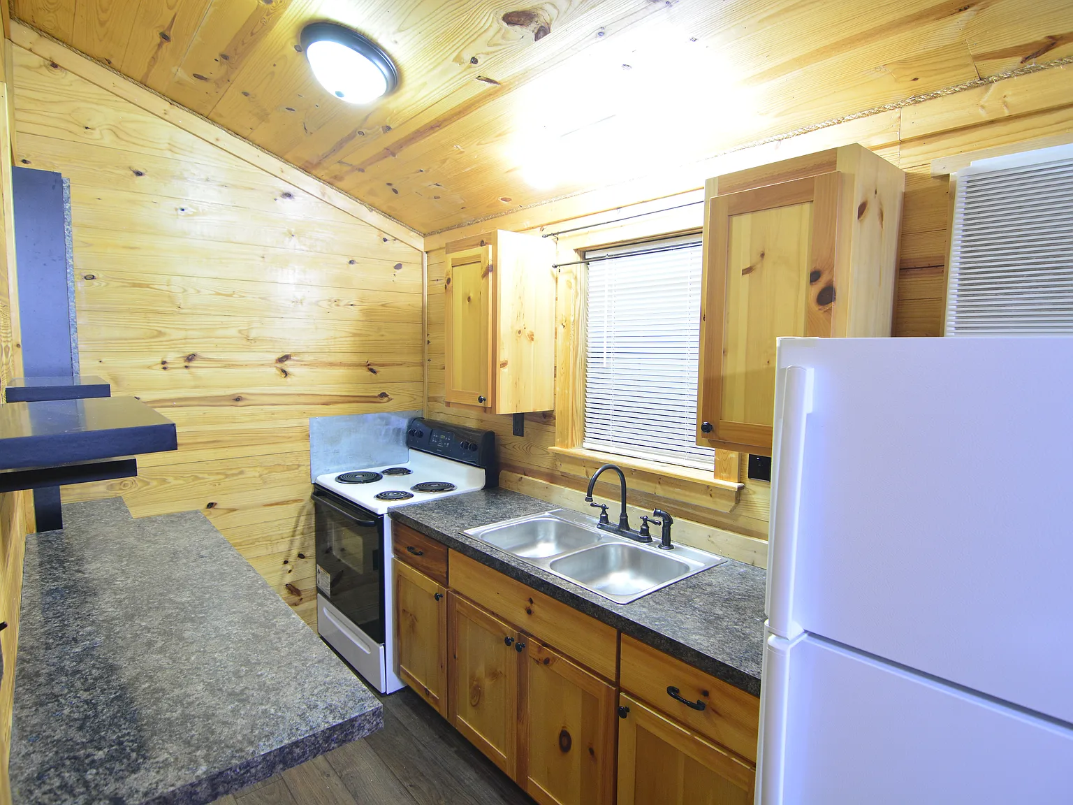 716 West St — Photo 3