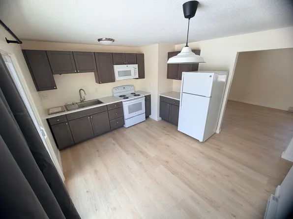 4 Penwood Dr #7, Concord, NH 03303