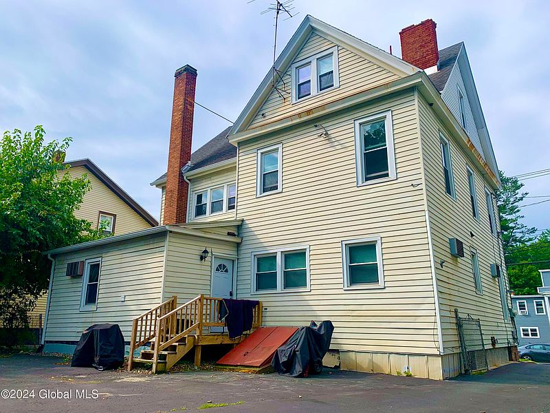 2nd image of 257 Pawling Avenue