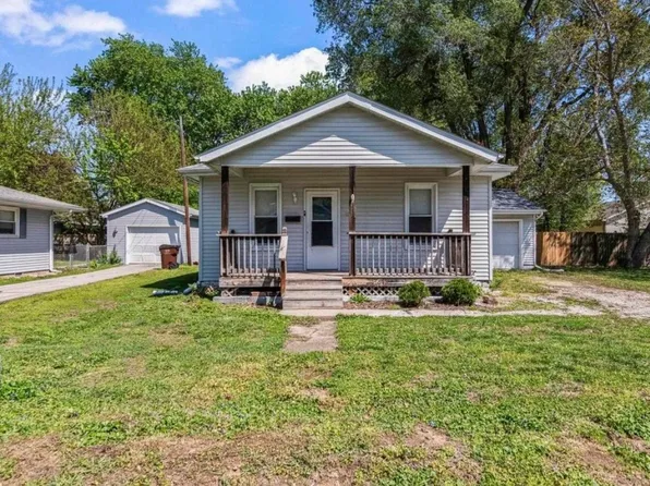 411 S 5th St, Auburn, IL 62615
