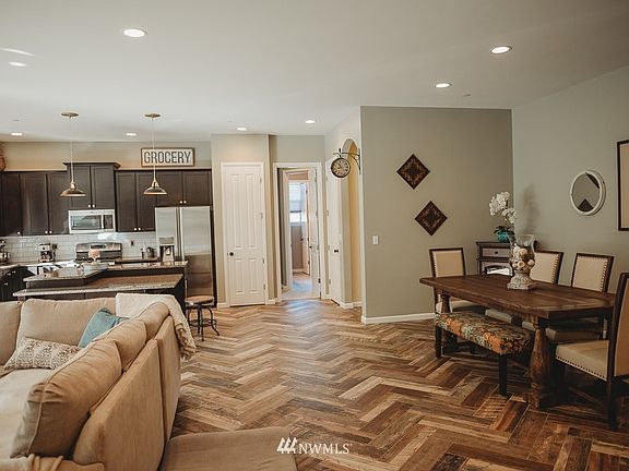 4th image of 17301 109th StCt E