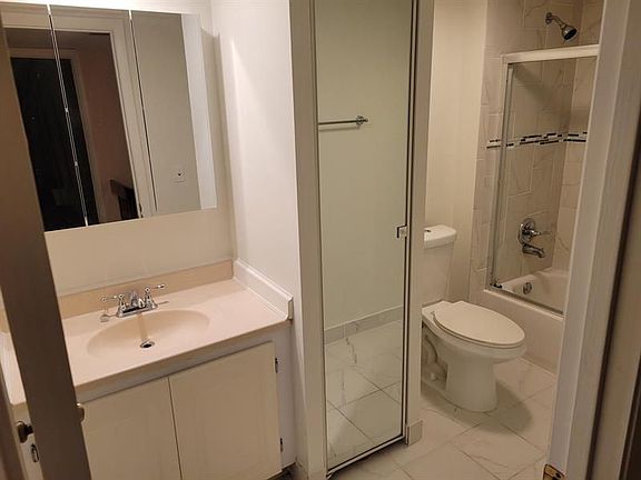 5th image of 5806 SE Riverboat Dr #303