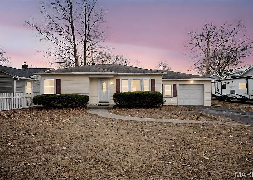 1st image of 222 Parkway Dr