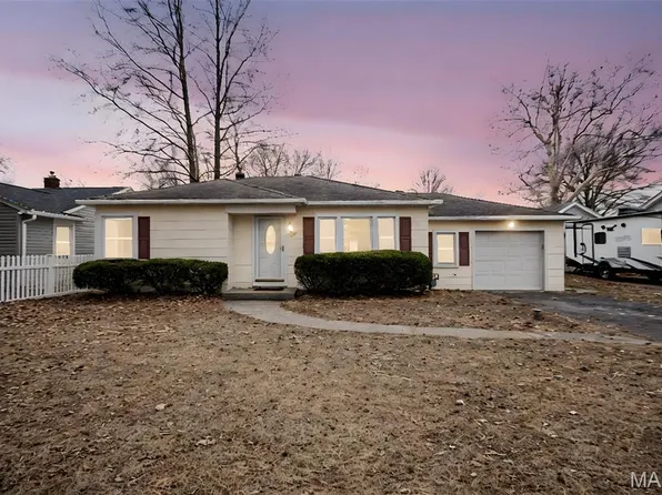 222 Parkway Dr, Swansea, IL 62226