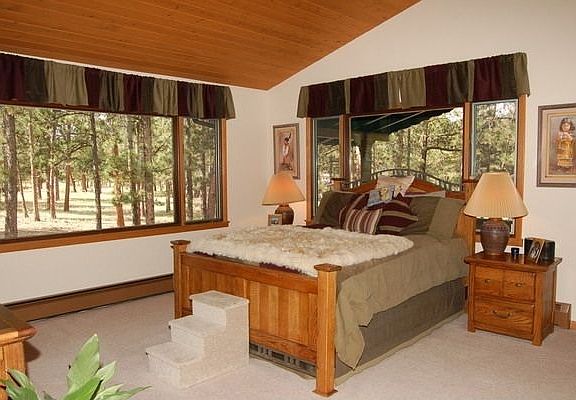 Master Bedroom w/ walkin closet