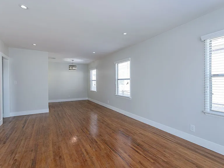 783 E Grand Ave — Photo 3