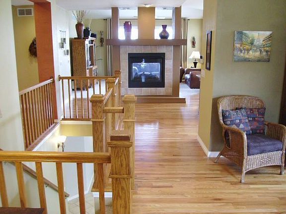 A wow entrance with a 2-sided fireplace.