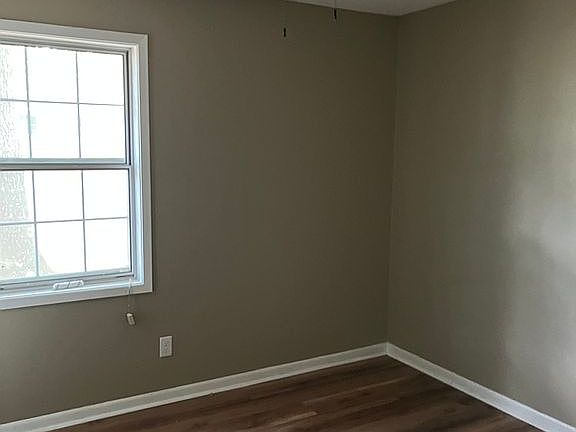 4th image of 503 Bobbies Cir