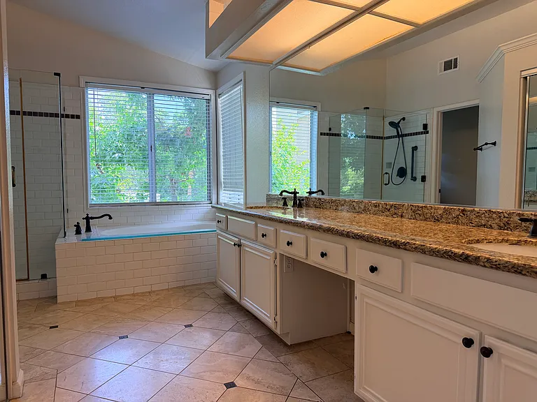 5525 Green Hollow Ln — Photo 16