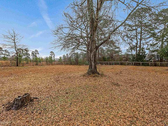 4th image of 304 Hilltop Dr