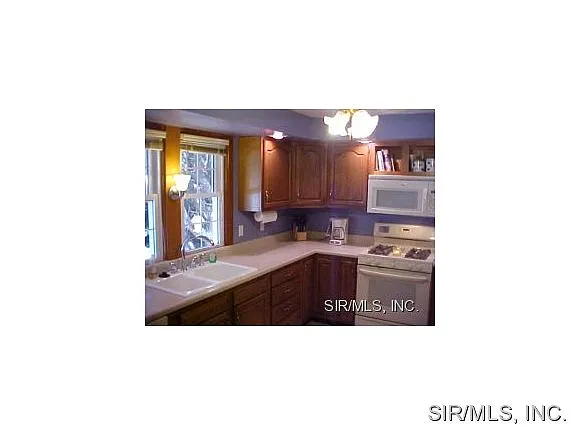 803 Emma St photo 1