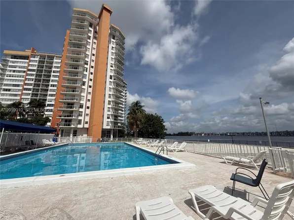 1351 NE Miami Gardens Dr APT 1215E, Miami, FL 33179