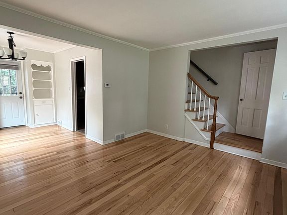 3rd image of 3770 Brewster St